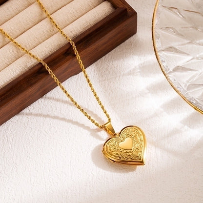 Jewelry Modern Style Square Heart Shape Shell 304 Stainless Steel Three-dimensional Carving Stainless Steel Necklaces