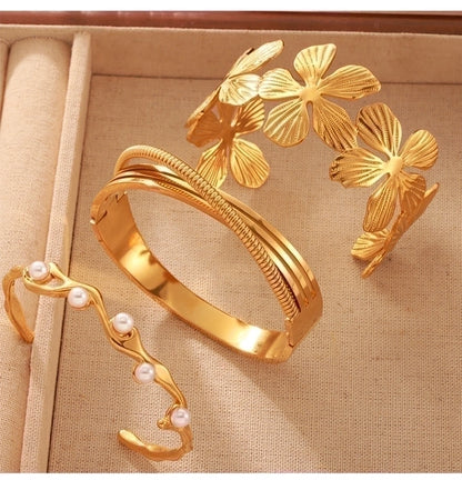 Basic Modern Style Classic Style Spray Flower Petal Titanium Steel 18K Gold Plated Artificial Pearls Bangle In Bulk