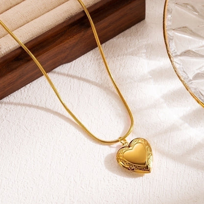 Jewelry Modern Style Square Heart Shape Shell 304 Stainless Steel Three-dimensional Carving Stainless Steel Necklaces