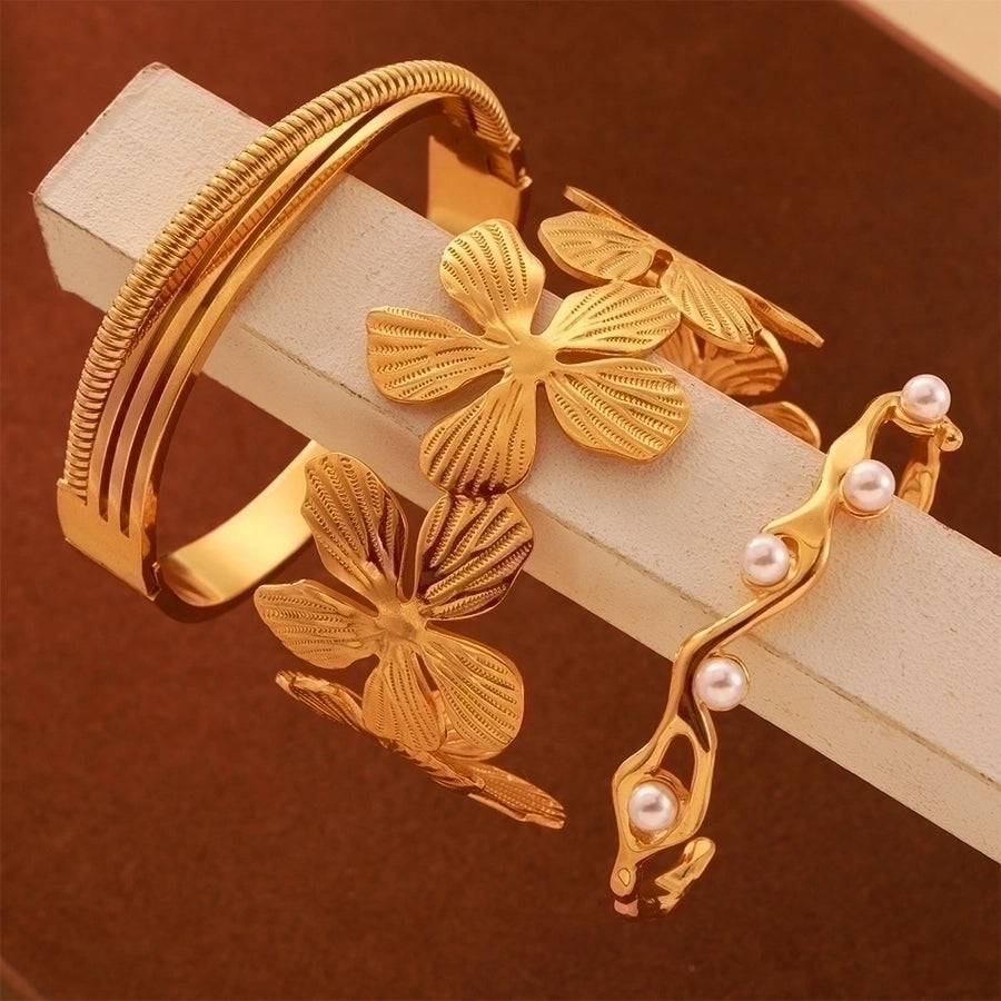 Basic Modern Style Classic Style Spray Flower Petal Titanium Steel 18K Gold Plated Artificial Pearls Bangle In Bulk