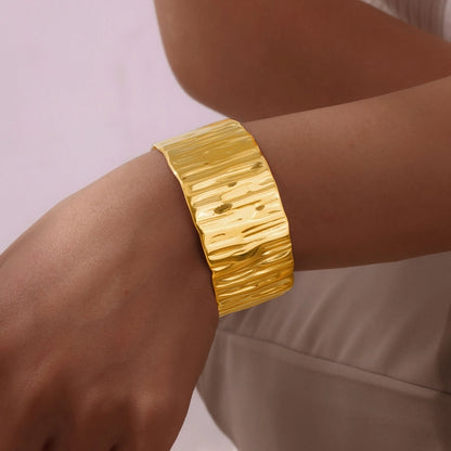 Retro Classic Style C Shape 304 Stainless Steel 18K Gold Plated Cuff Bracelets Wide Bracelet In Bulk